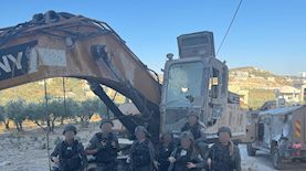 החיילים עם הבאגר, צילום: דוברות המשטרה